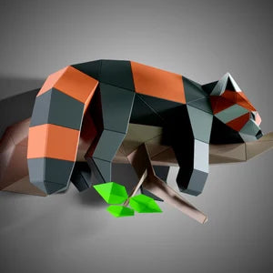 Sculpture en papier panda roux paresseux dans un arbre -Fold & Craft -